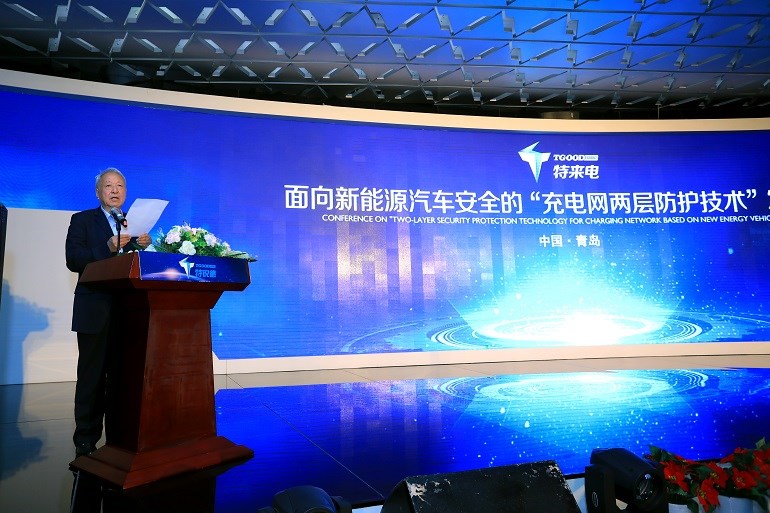 国家新能源汽车创新工程项目专家组组长王秉刚宣读评审会结论770.jpg 国家新能源汽车创新工程项目专家组组长王秉刚宣读评审会结论770.jpg